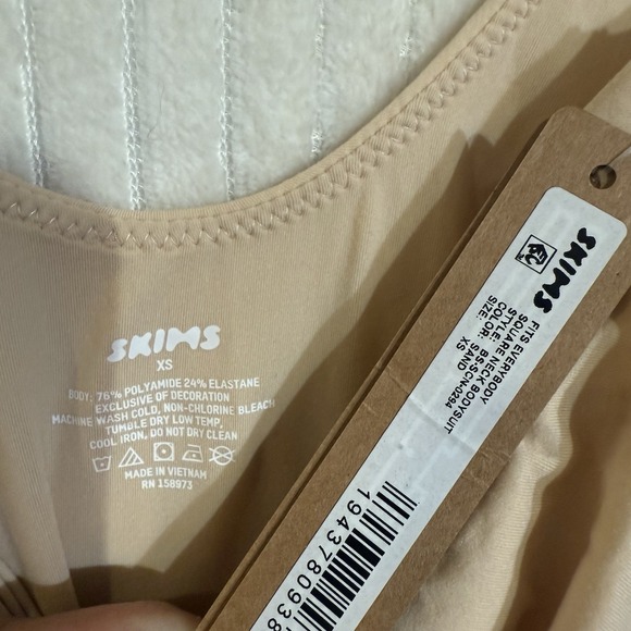 SKIMS Fits Everybody Square Neck Thong Bodysuit In Sand Size XS NWT $60 - Picture 7 of 9